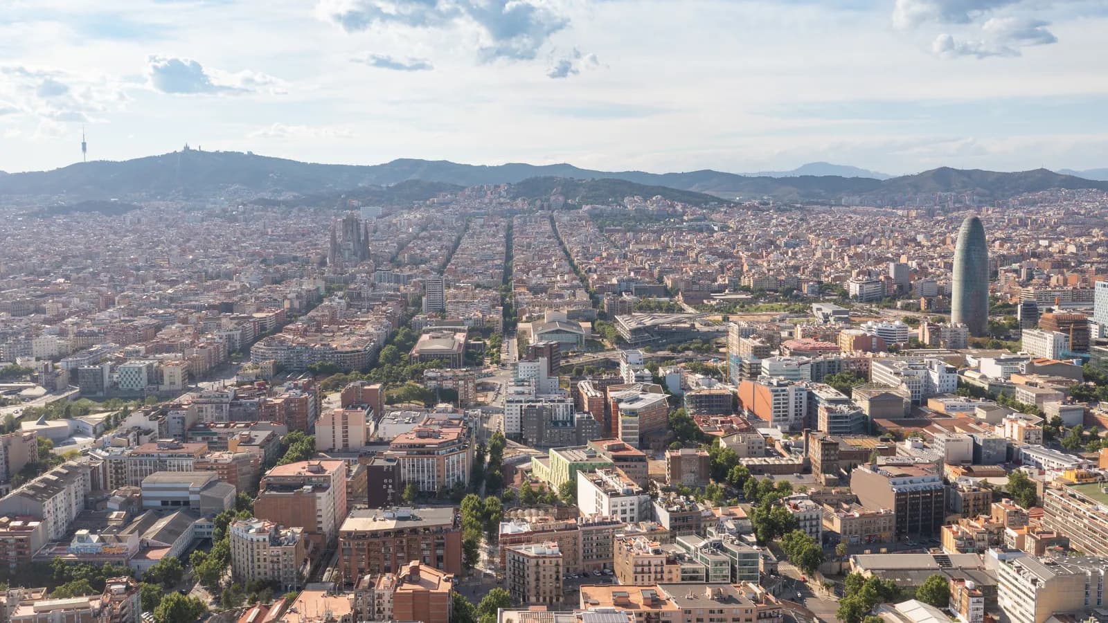 Aerial view of La Sagrada Familia, Barcelona, Spain (51227006134)