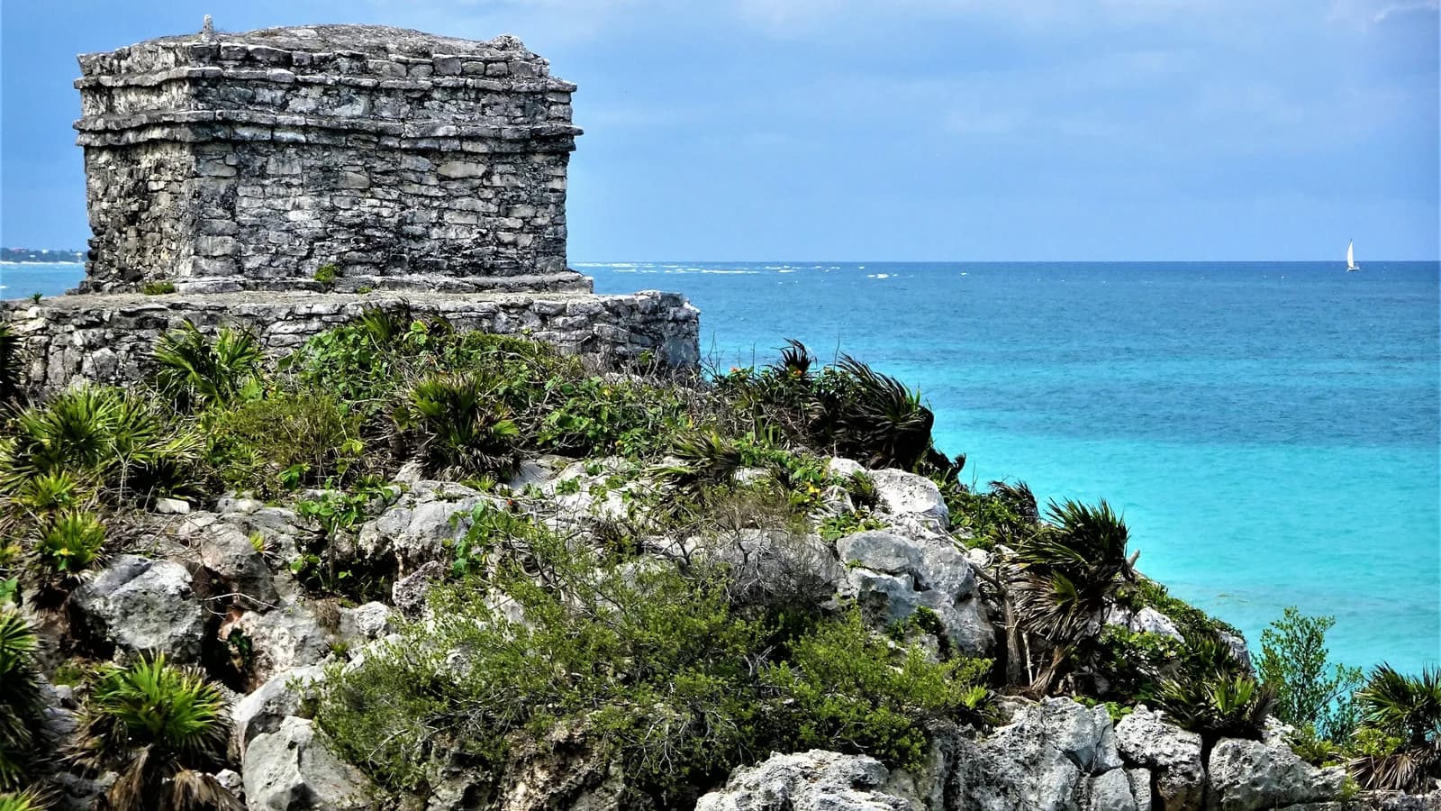 Maya ruins on a cliff above the turquoise Caribbean at Tulum